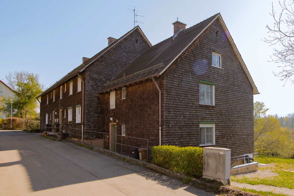 GKWG Lindau (B) Achbuchweg 3,5,7 Drei Häuser mit auffälliger Holzfassade