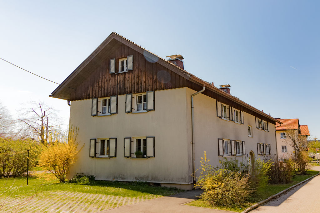 GKWG Lindau (B) Kolpingstr. 5 Ein idyllisches Wohnhaus mit Pflanzen